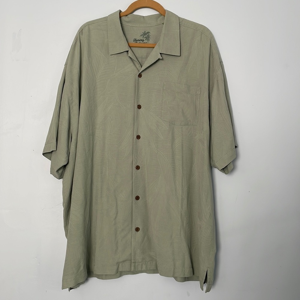 Tommy Bahama Short Sleeve button down Silk